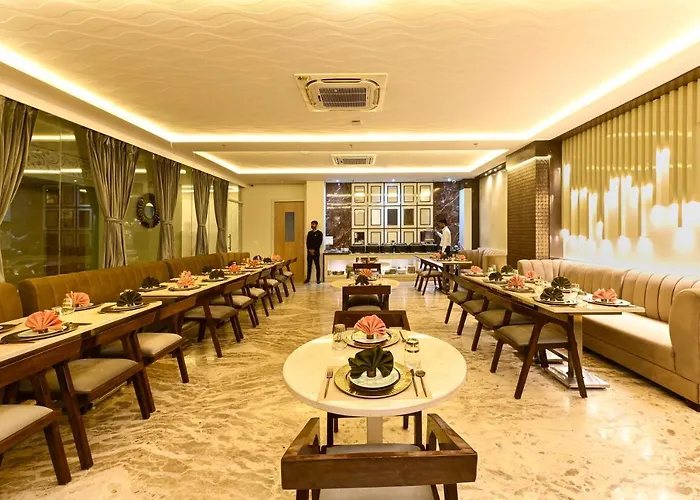 Hotel Avalon Palms Agra