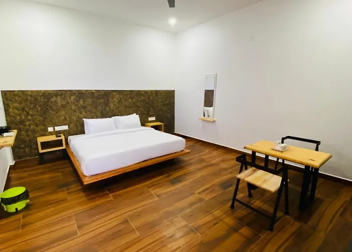 Hill Monk - Whispering Mist Hotel Vagamon