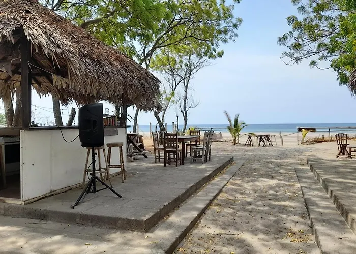 Popoyo Surfcamp Hotel