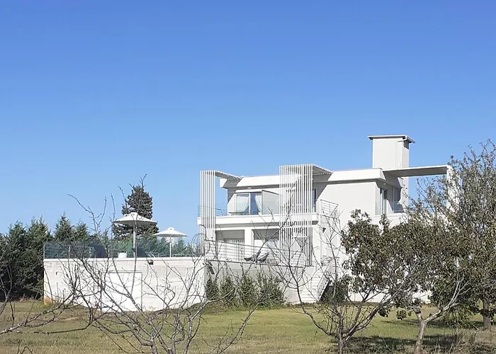 Io Luxury Pool & Hot Tub Suites Preveza