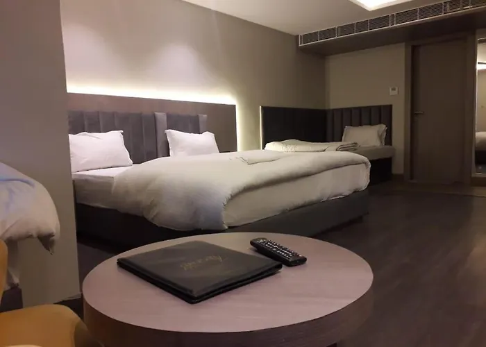 Hotel The Legend Kanpur