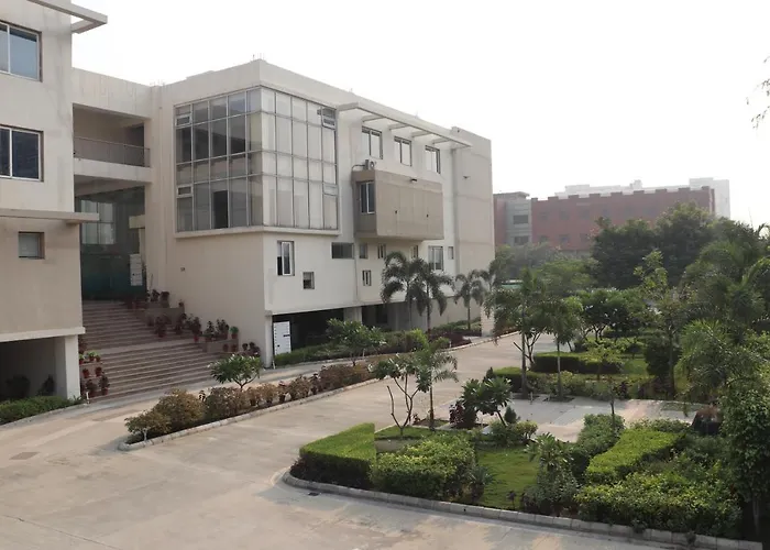 Faculty House- Cosy Lounge Near Expo Mart Hotel Greater Noida