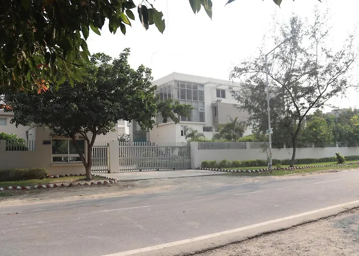 Faculty House- Cosy Lounge Near Expo Mart Hotel Greater Noida