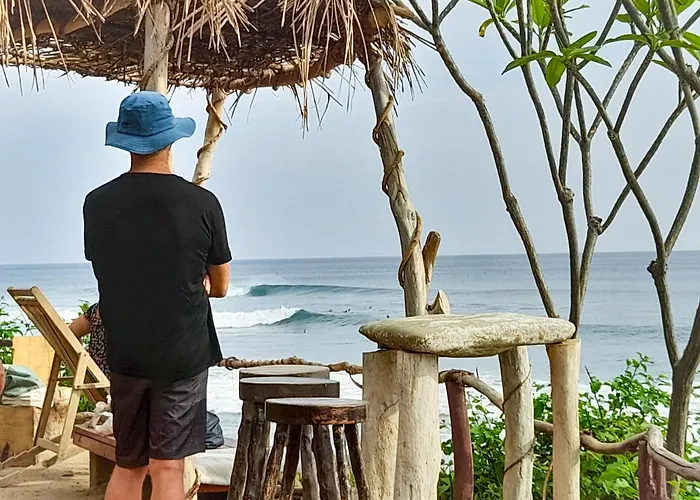 Popoyo Surfcamp Hotel