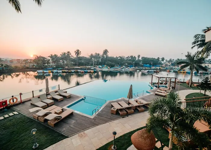 Acron Waterfront Resort Baga