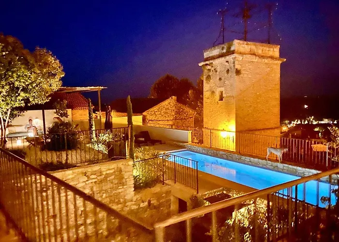 La Tour Carree Bed & Breakfast Châteauneuf-de-Gadagne