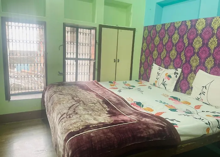 Indra Paying Guest House Varanasi