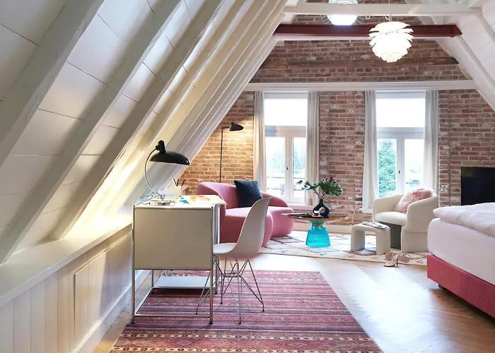Five Rooms Leer 