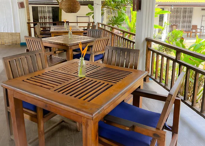 Pearl Island Beach Hotel Hikkaduwa