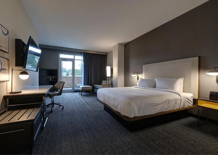 Courtyard By Marriott Iowa City University Heights