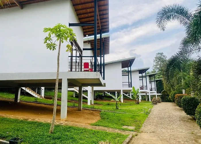 Saru Blue Sapphire Hotel Udawalawe