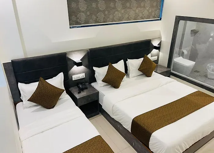 Hotel Lime Wood Mumbai