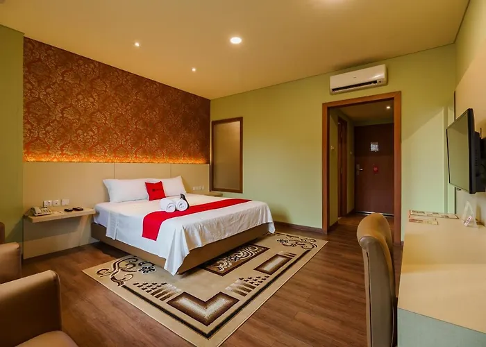 Reddoorz Plus Near Dunia Fantasi Ancol Jakarta