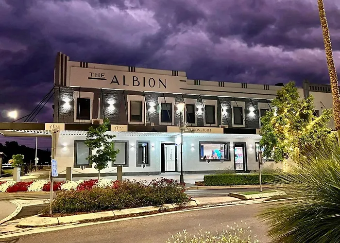 The Albion Hotel Cootamundra