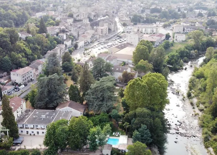 Logis Hotel Les Cedres Joyeuse