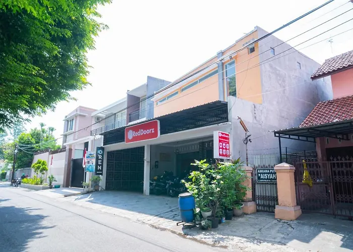 Reddoorz Near Matahari Singosaren Solo Hotel