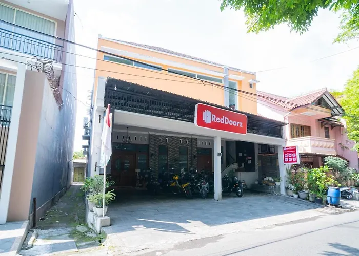 Reddoorz Near Matahari Singosaren Solo Hotel