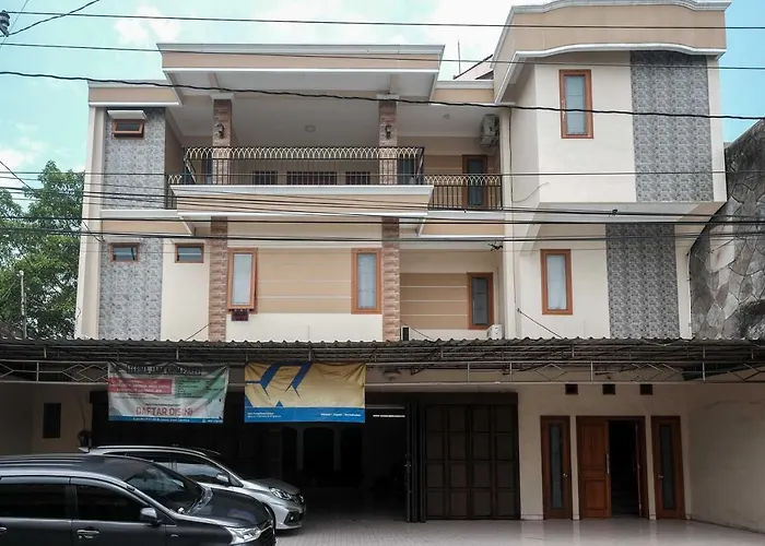 OYO 90373 Griya Nira 3 Syariah Hotel Surakarta 