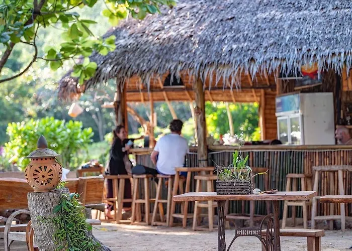 Hidden Beach Resort เกาะหมาก