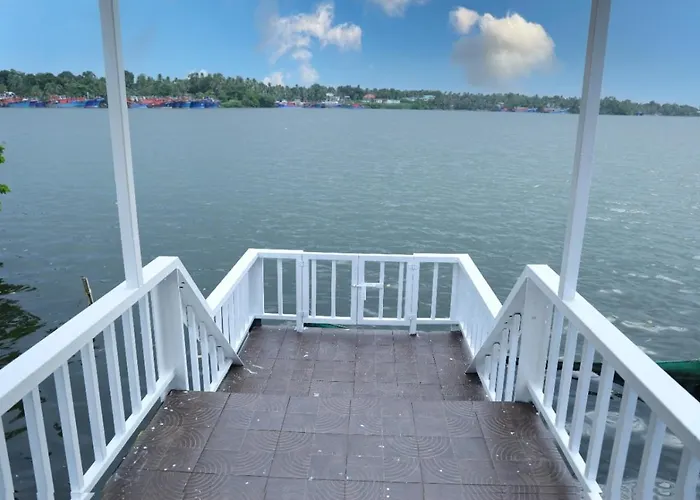 Quilon Lake Inn Kollam