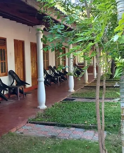 Hotel Sea Shadow Trincomalee
