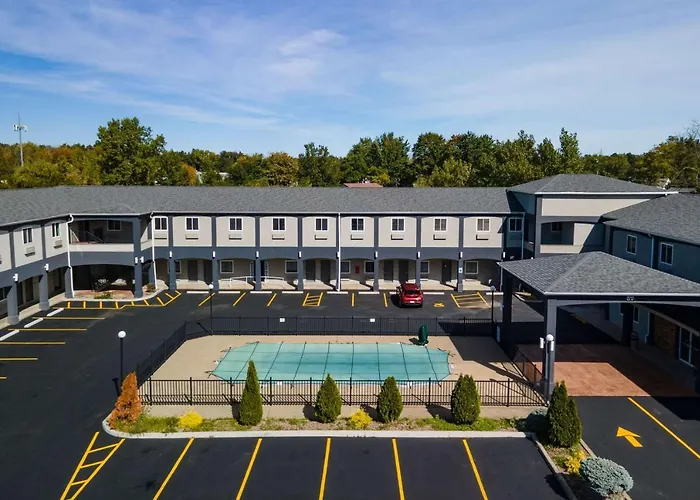 Days Inn & Suites By Wyndham Niagara Falls/Buffalo