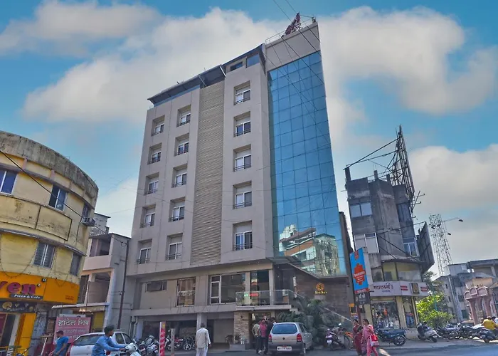 Hotel Sri Sri Executive Kolhapur Near Mahalaxmi Temple