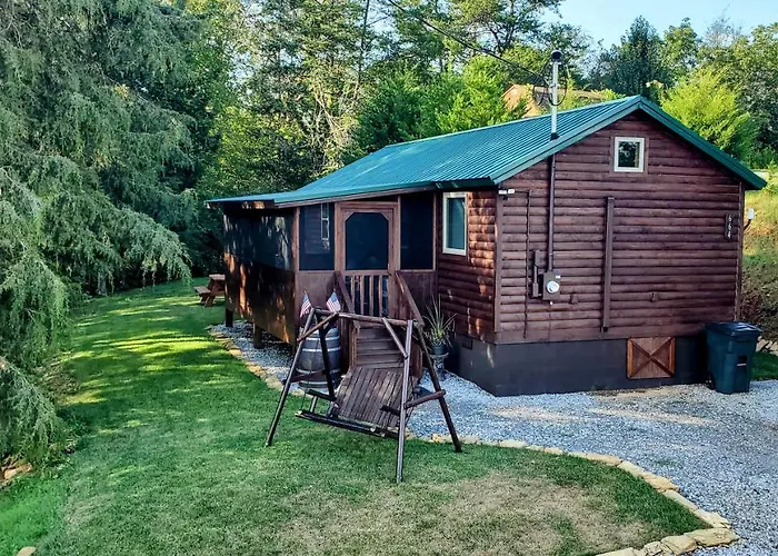 Secluded Honey Bear Log Cabin Sevierville