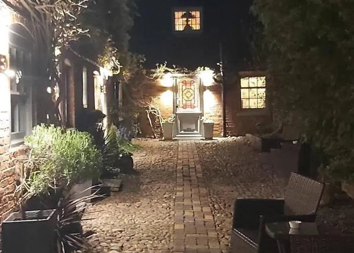 B&Bat No3 Market Bosworth