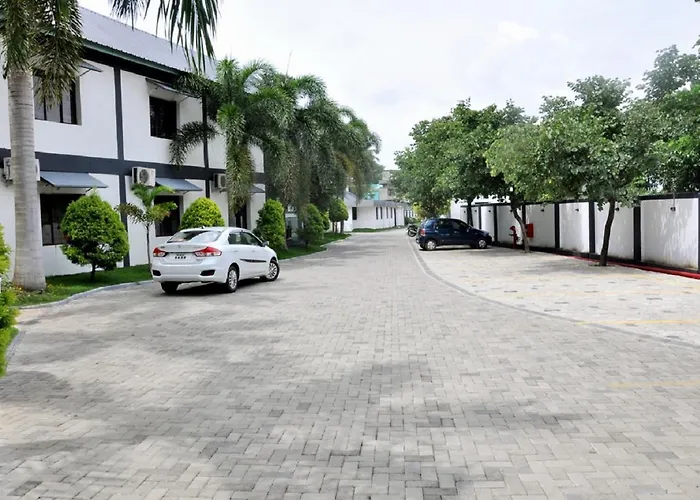 Hotel Palm Shore Palakkad