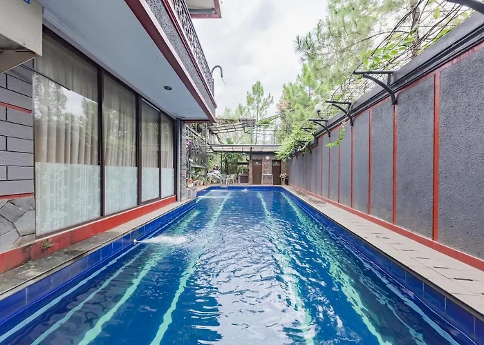 Urbanview Hotel Villa Surya Bandung