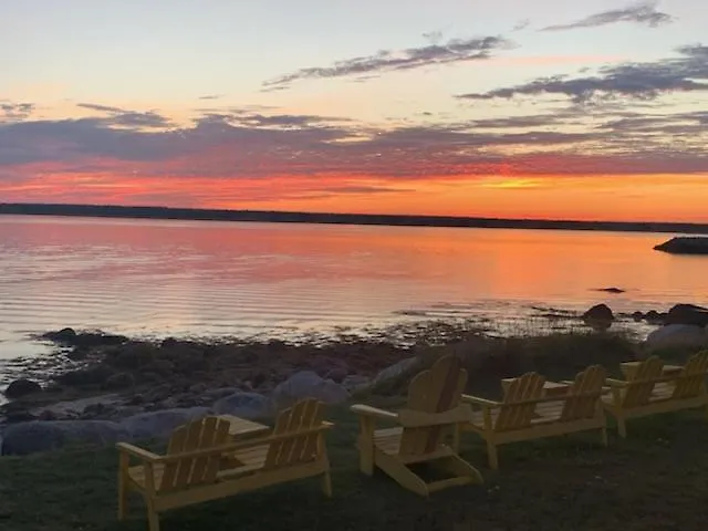 Whispering Waves Cottages Shelburne