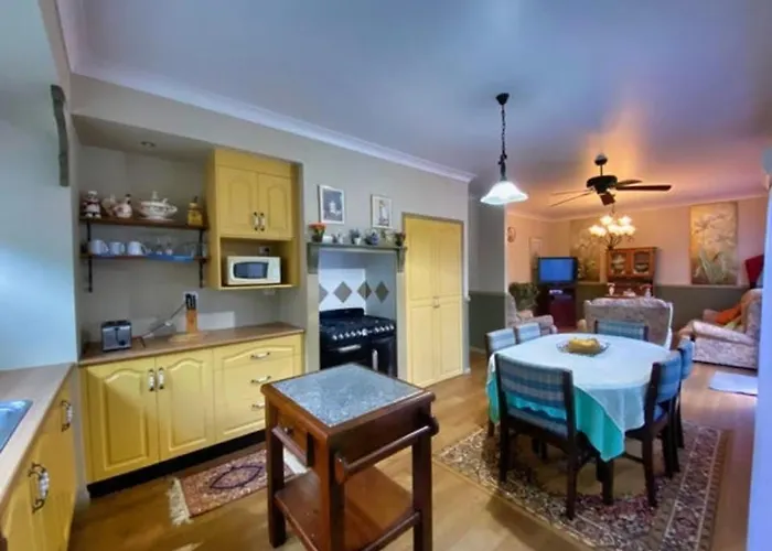 Golden Lace B&B Sarina