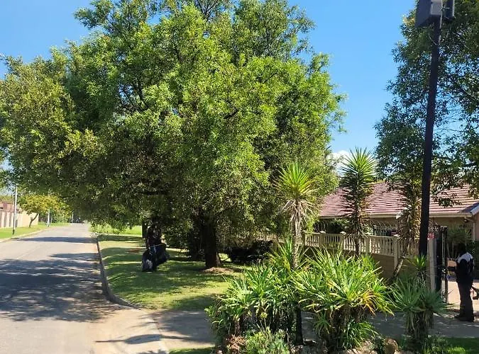 Guest House Florida Lake Roodepoort