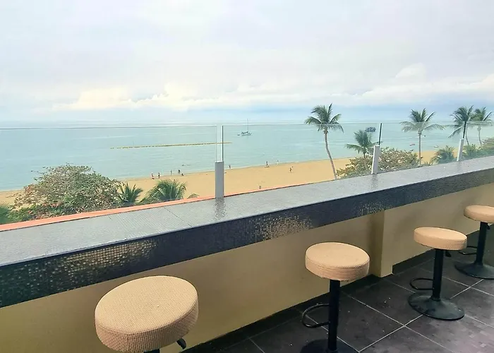Happy Jomtien - Direct Beach Access, Sea View & Central Location