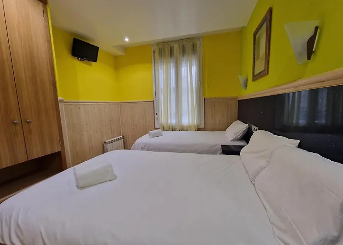 Pension Izar Bat Guesthouse San Sebastián