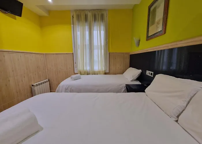 Pension Izar Bat Guesthouse San Sebastián