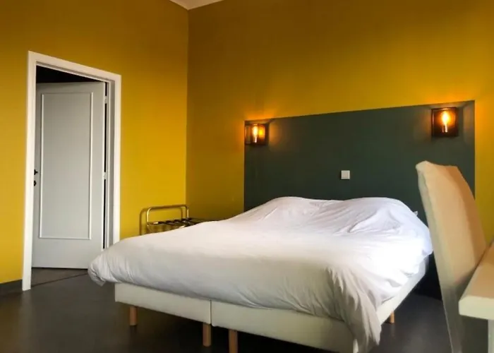 Hotel Le Limbourg Rochefort