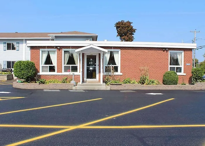Super 8 By Wyndham Pembroke Hotel