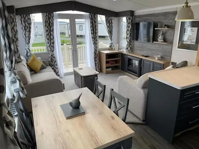 Luxury Whitstable Caravan Seasalter