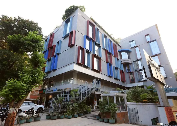 Humming Bird Hotel & Banquet Anand