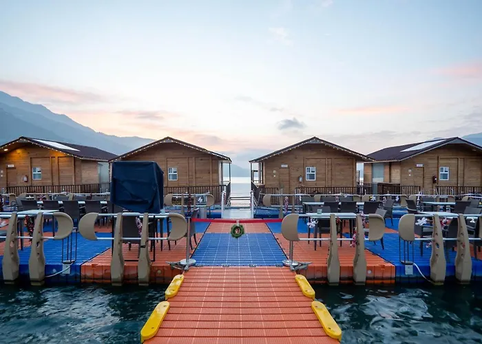Le Roi Floating Huts & Eco Rooms Tehri New Tehri