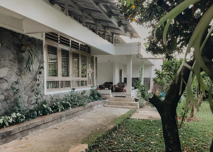 Rumah Daun Guest House Bogor