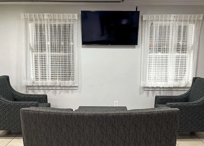 Quality Inn & Suites Columbus West