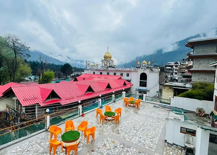 !!! Hotel Hilltop At Mall Road Manali !!! With Open Terrace !! Family Hotel !!