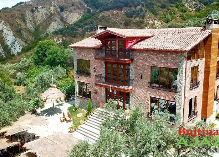 Bujtina Ajazi Hotel Golem 