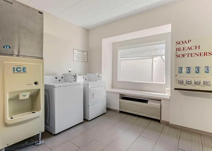 Clarion Pointe Staunton East Hotel
