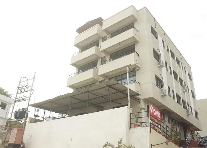 Oyo Primrose Regency Near Amanora Mall Kharadi