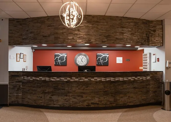 Ramada By Wyndham Cedar Rapids Hotel