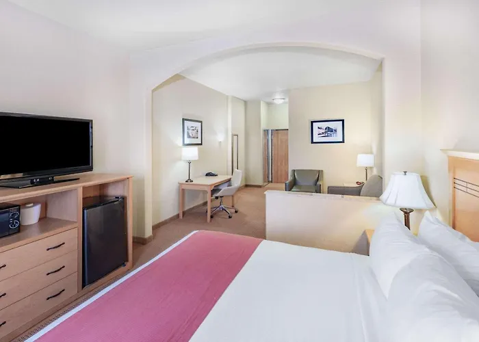 Baymont By Wyndham Cuero Hotel